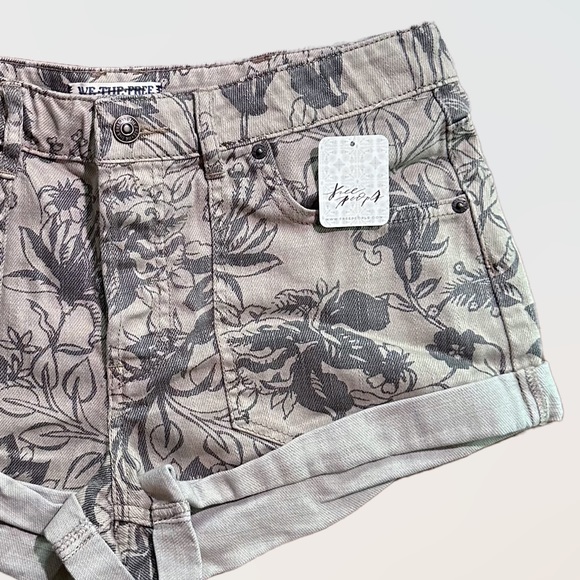 Free People We The Free Sz 28 Beginners Luck Slouch Shorts in Tan Floral Print - Picture 2 of 7